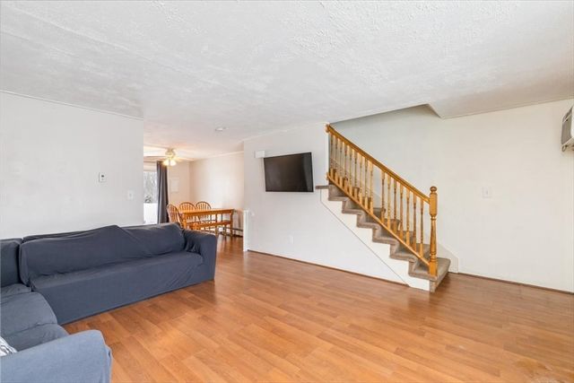 945 Riverside Dr 3B, Methuen, MA 01844