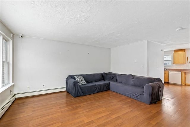 945 Riverside Dr 3B, Methuen, MA 01844