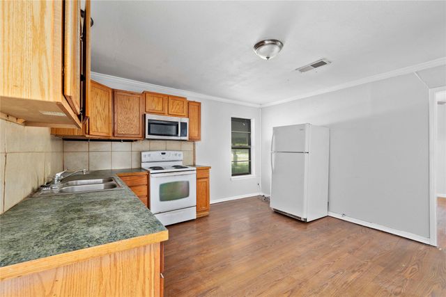 1811 4th Street, Brownwood, TX 76801