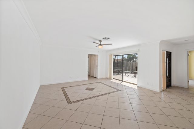 8007 Ambach Way, Hypoluxo, FL 33462