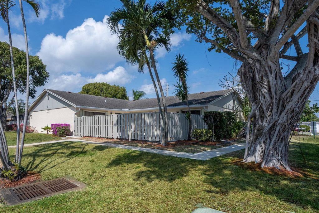 8007 Ambach Way, Hypoluxo, FL 33462