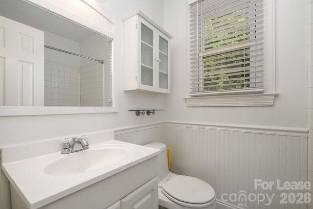 564 Wakefield Drive B, Charlotte, NC 28209
