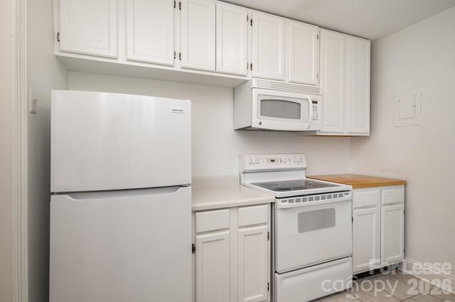 564 Wakefield Drive B, Charlotte, NC 28209