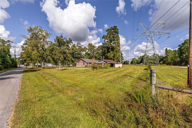 32302 Dobbin Huffsmith Road, Magnolia, TX 77354