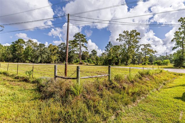 32302 Dobbin Huffsmith Road, Magnolia, TX 77354