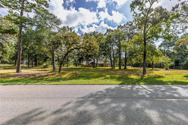 32302 Dobbin Huffsmith Road, Magnolia, TX 77354