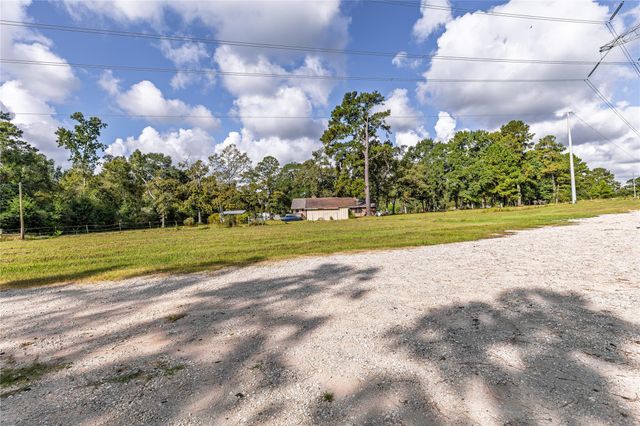 32302 Dobbin Huffsmith Road, Magnolia, TX 77354