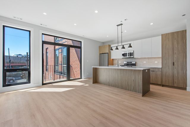 3953 W Dakin Street 405, Chicago, IL 60618