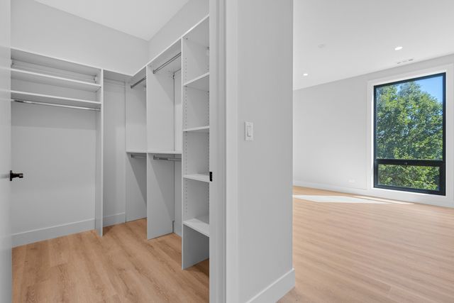 3953 W Dakin Street 405, Chicago, IL 60618