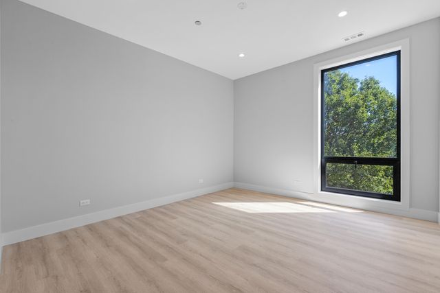 3953 W Dakin Street 405, Chicago, IL 60618