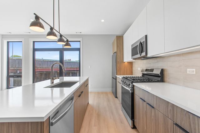 3953 W Dakin Street 405, Chicago, IL 60618