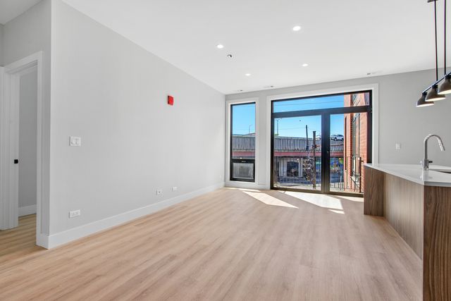 3953 W Dakin Street 405, Chicago, IL 60618