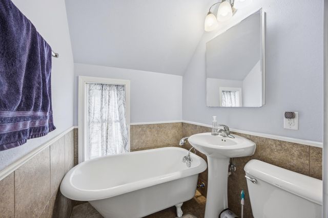 212 11th Street S, Moorhead, MN 56560