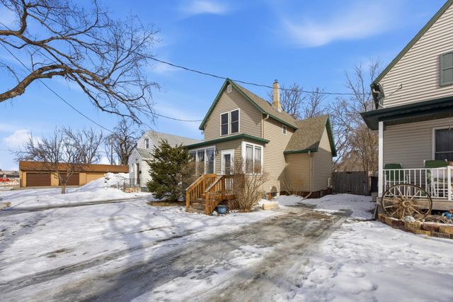 212 11th Street S, Moorhead, MN 56560