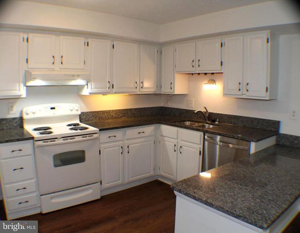 7915 TYSON OAKS CIR, Vienna, VA 22182