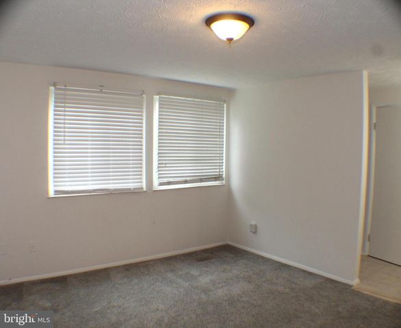 7915 TYSON OAKS CIR, Vienna, VA 22182