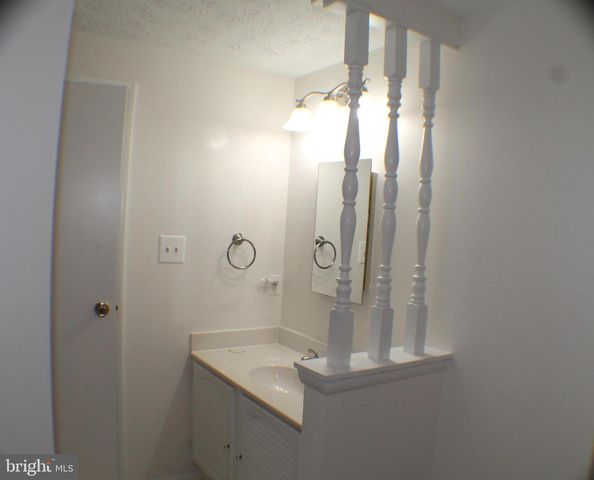 7915 TYSON OAKS CIR, Vienna, VA 22182