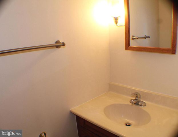 7915 TYSON OAKS CIR, Vienna, VA 22182