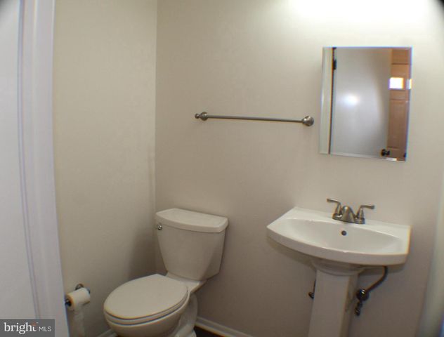 7915 TYSON OAKS CIR, Vienna, VA 22182