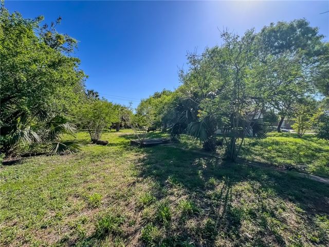 701 E Henrietta Ave, Kingsville, TX 78363
