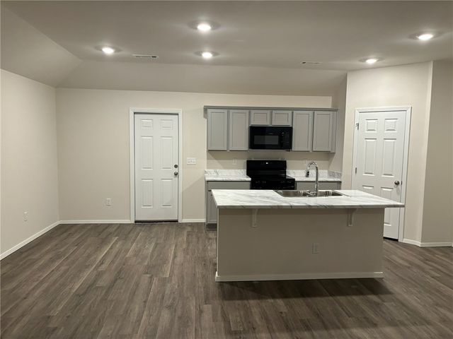 801 S Katlyn Drive, Siloam Springs, AR 72761