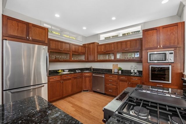 18 Wilson Ave 18, Watertown, MA 02472
