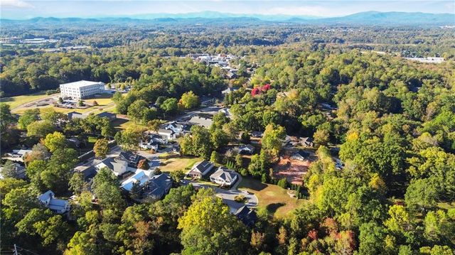 148 Village Drive, Clarkesville, GA 30523
