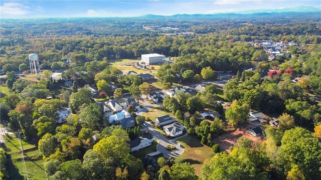 148 Village Drive, Clarkesville, GA 30523