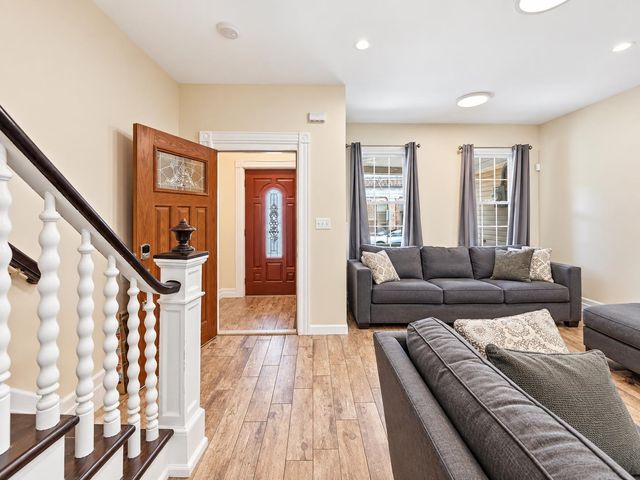 10 WEST 36TH ST, Bayonne, NJ 07002