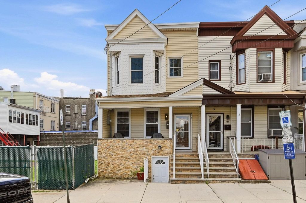10 WEST 36TH ST, Bayonne, NJ 07002