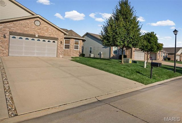 23 Klein Drive, Bethalto, IL 62010