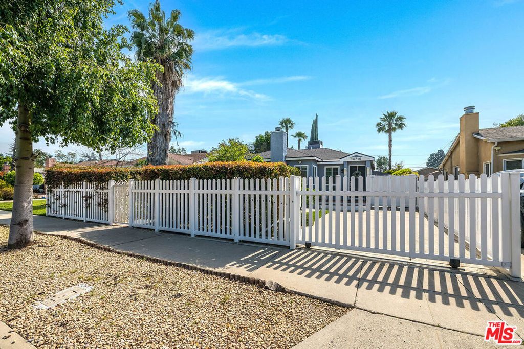 Image 2 of property listing at 14716 Killion Street, Sherman Oaks, CA 91411