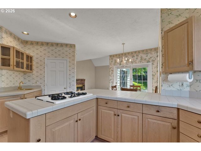 2574 W 28TH Ave, Eugene, OR 97405