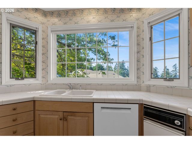 2574 W 28TH Ave, Eugene, OR 97405