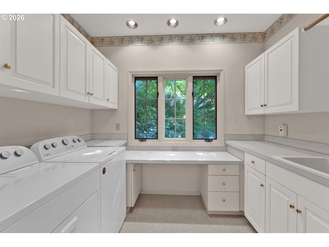 2574 W 28TH Ave, Eugene, OR 97405