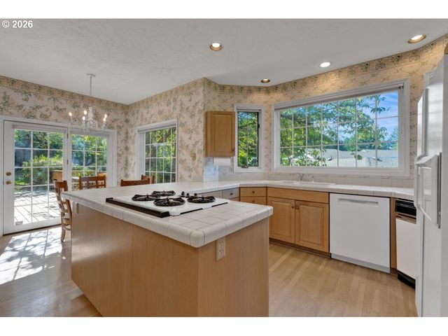 2574 W 28TH Ave, Eugene, OR 97405