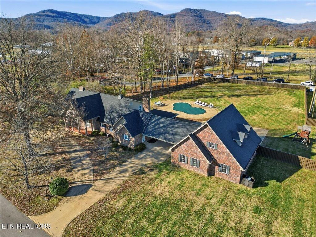 1308 Gloucester Ave, Middlesboro, KY 40965