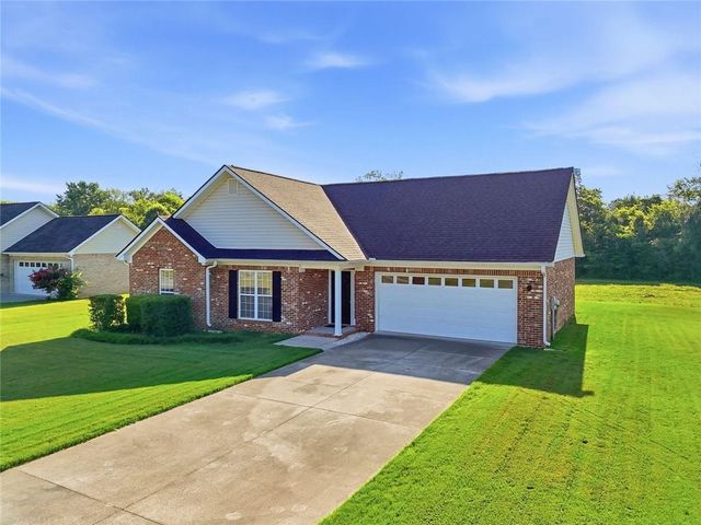 128 Brookstone Drive SW, Calhoun, GA 30701