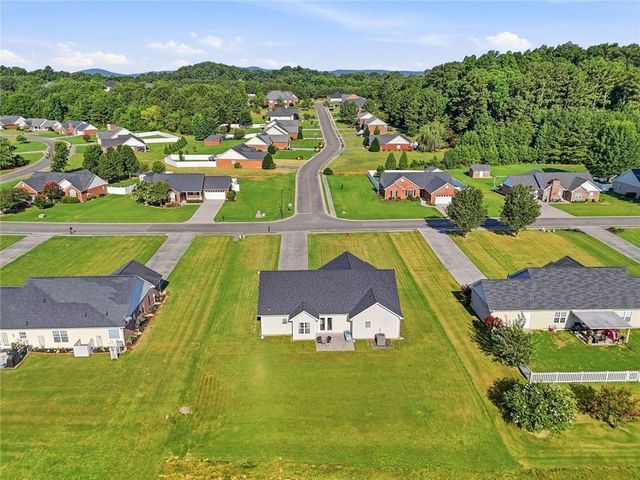 128 Brookstone Drive SW, Calhoun, GA 30701