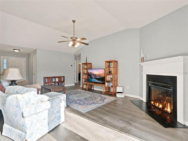 128 Brookstone Drive SW, Calhoun, GA 30701