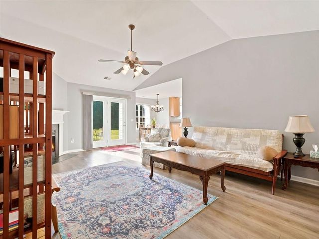128 Brookstone Drive SW, Calhoun, GA 30701