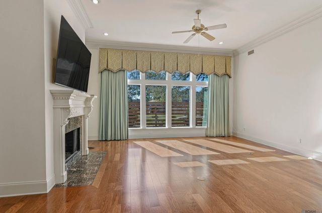 8120 Rosewood Dr, Denham Springs, LA 70726