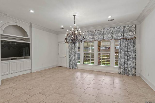 8120 Rosewood Dr, Denham Springs, LA 70726