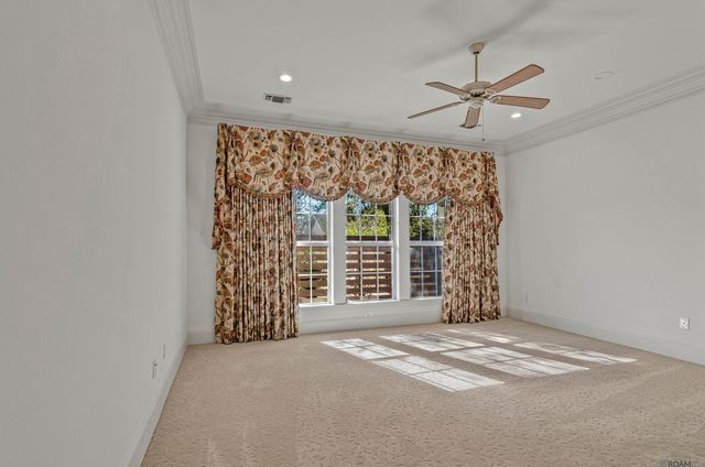 8120 Rosewood Dr, Denham Springs, LA 70726