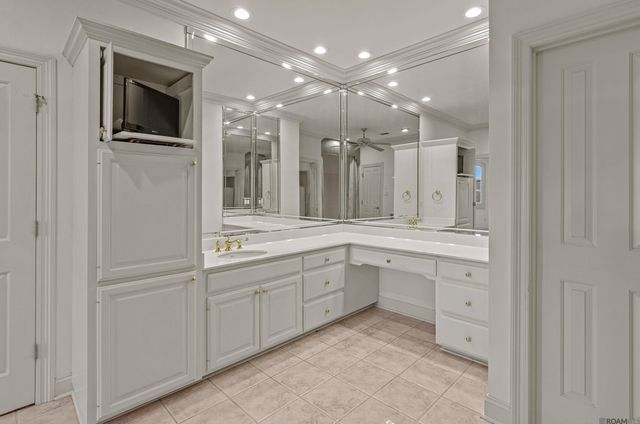 8120 Rosewood Dr, Denham Springs, LA 70726