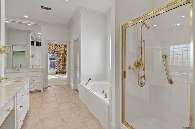 8120 Rosewood Dr, Denham Springs, LA 70726