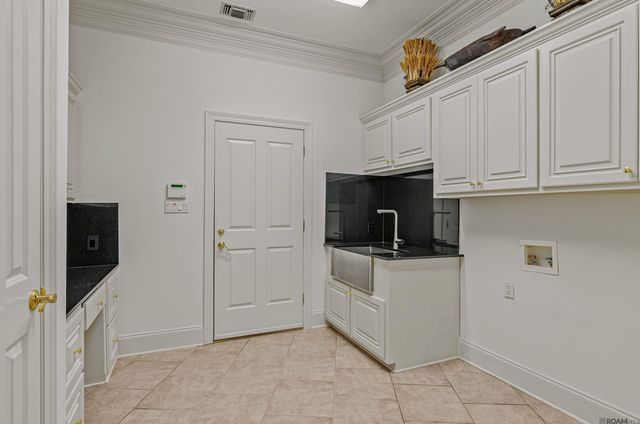 8120 Rosewood Dr, Denham Springs, LA 70726