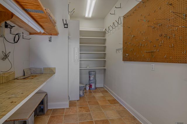 8120 Rosewood Dr, Denham Springs, LA 70726