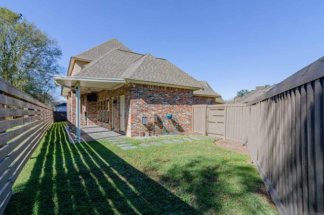 8120 Rosewood Dr, Denham Springs, LA 70726