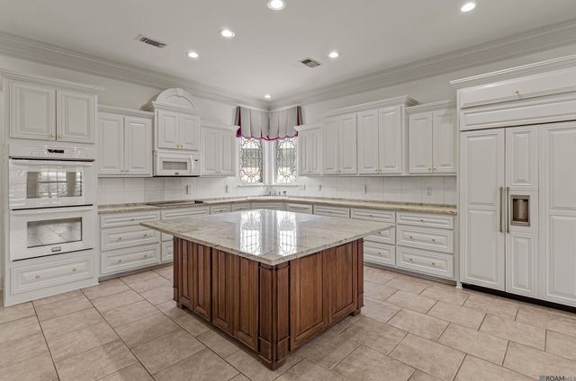 8120 Rosewood Dr, Denham Springs, LA 70726